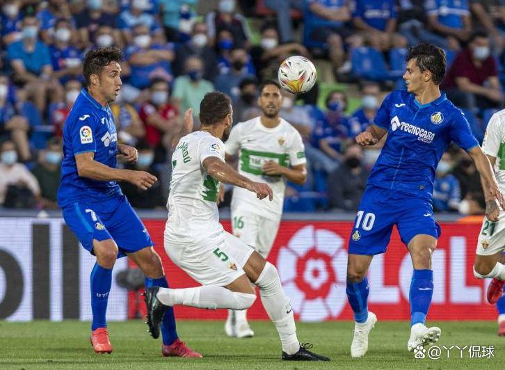 关键时刻西甲焦点战；切尔西止住颓势；引发热议；更衣室氛围转暖的简单介绍