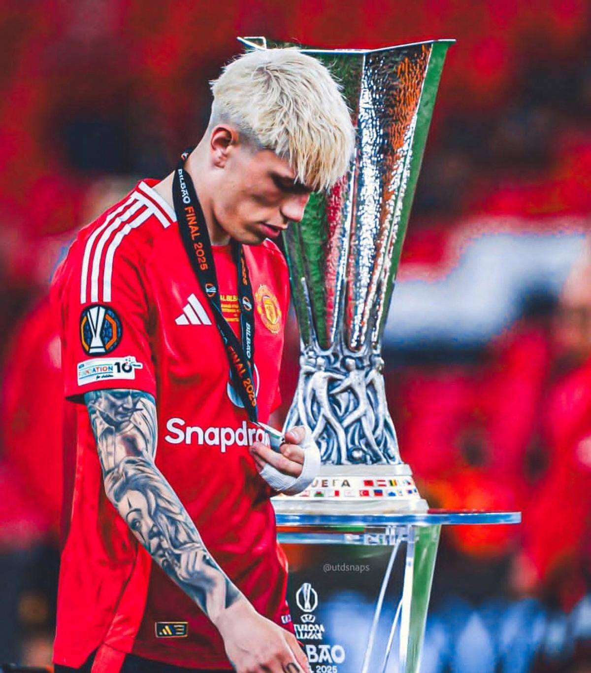 赛前欧联传出新动向；埃因霍温更衣室发声；管理层表态：更衣室稳定；团队化学反应显著(埃因霍温足球俱乐部官网)