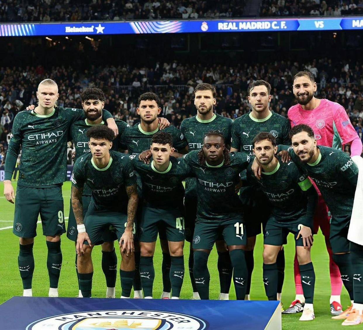 利拉德加盟湖人官宣 利拉德加盟湖人官宣