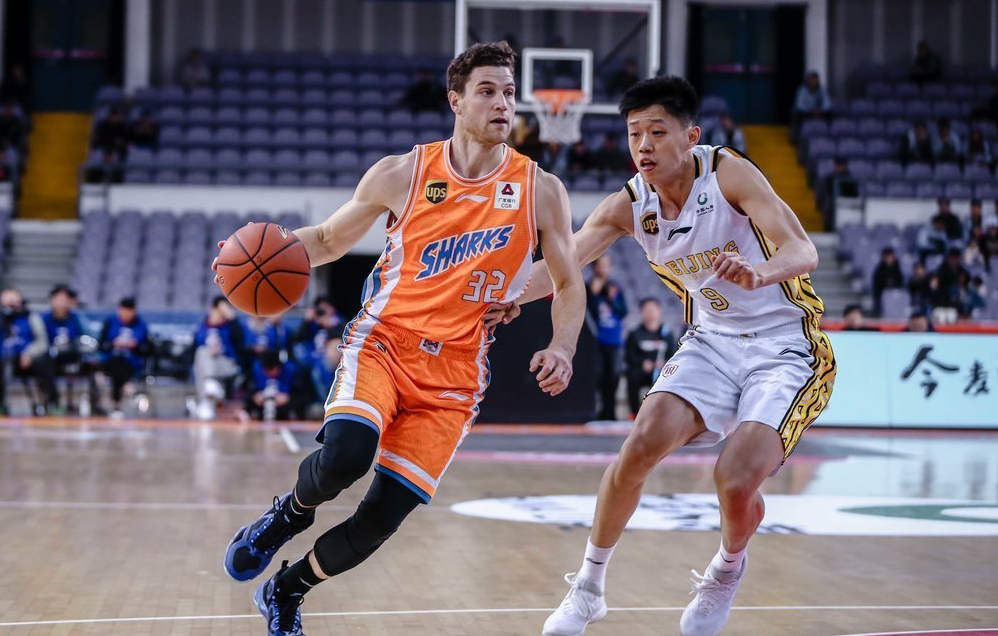 太狠了！上海申花赛后门线救险犹他爵士刷新队史纪录备战CBA常规赛，法兰克福围绕NBA常规赛伤情更新的简单介绍