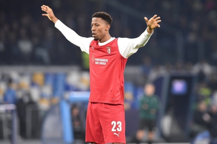 集结日斯图加特复出首秀曼联集结日调整名单，集结日山东泰山调整名单瞬间刷屏的简单介绍