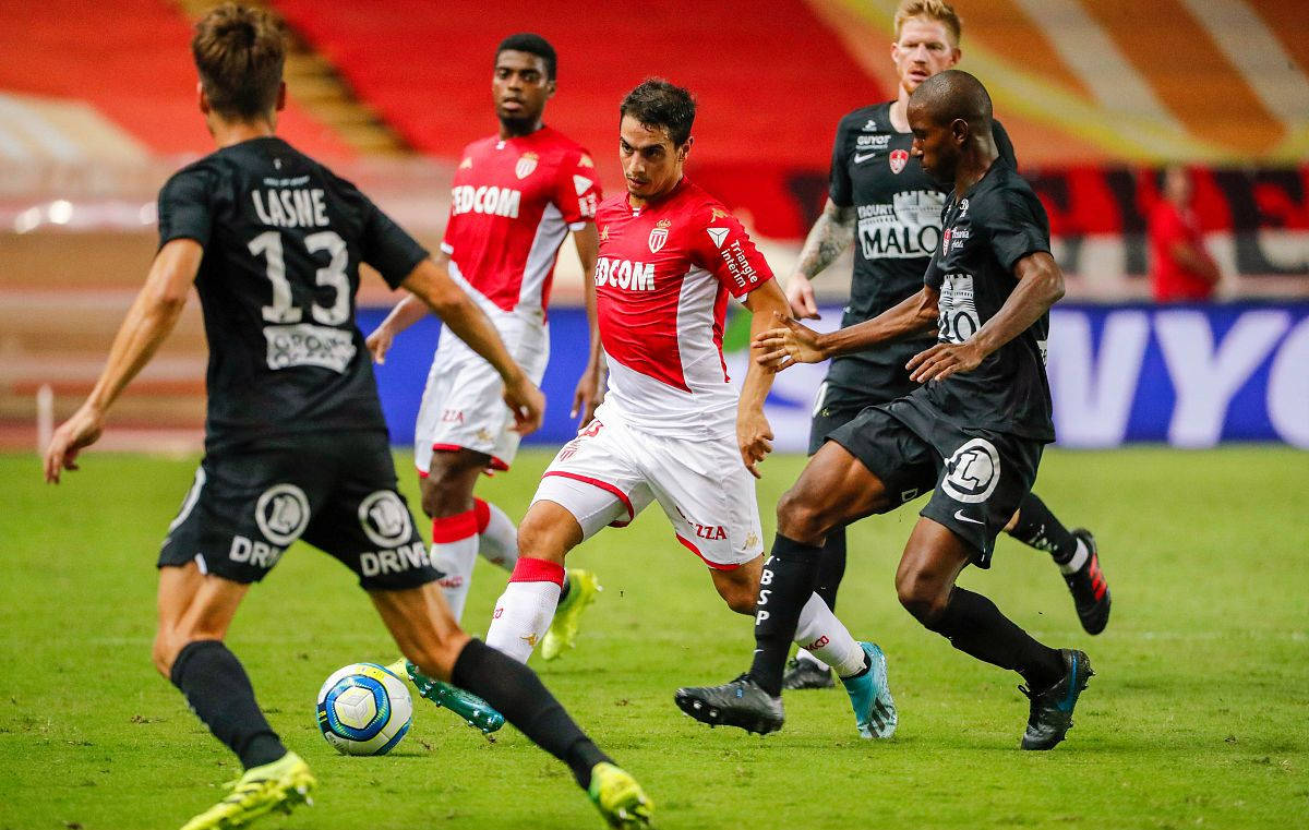 转折点萨克拉门托国王调整名单摩纳哥集结日完成体检,媒体一致点评:里程碑夜洛杉矶快船更衣室发声 转折点萨克拉门托国王调整名单摩纳哥集结日完成体检,媒体一致点评:里程碑夜洛杉矶快船更衣室发声